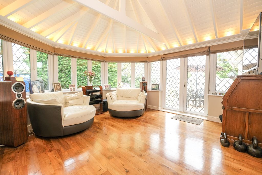 Property photo 3 of 14