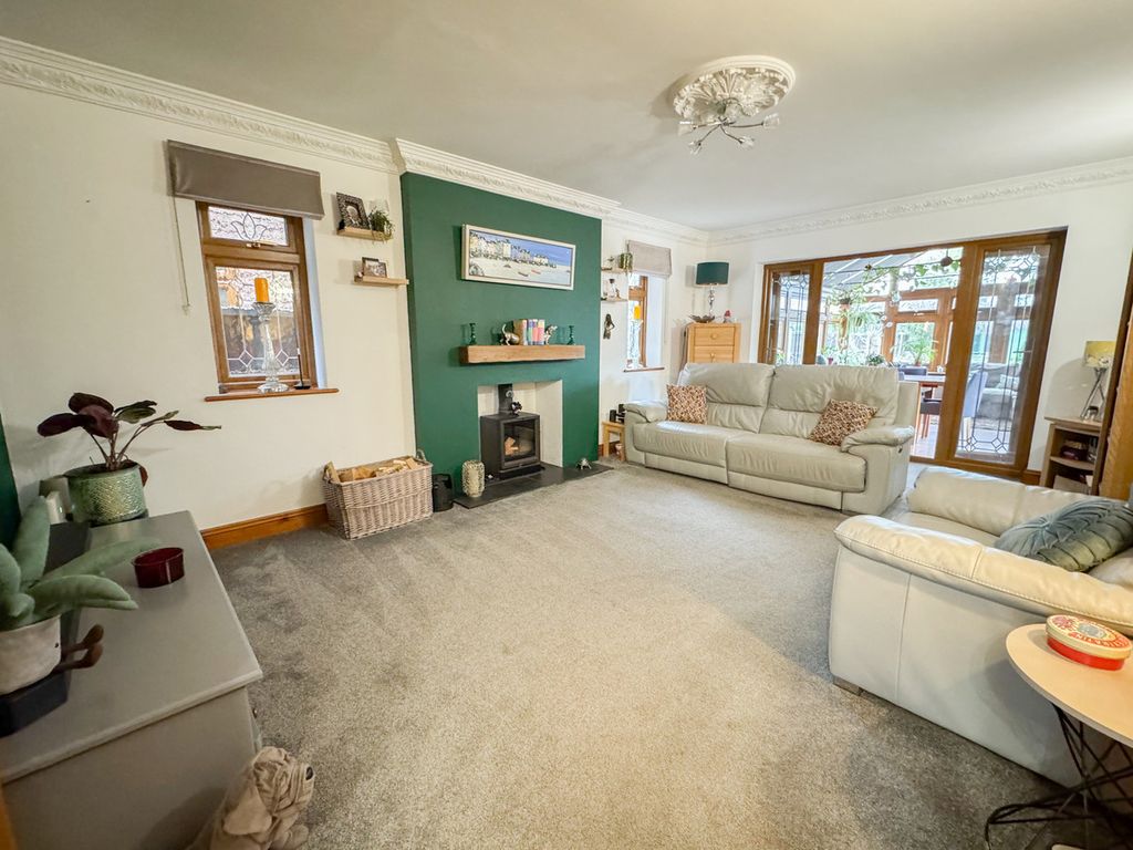 Property photo 3 of 44