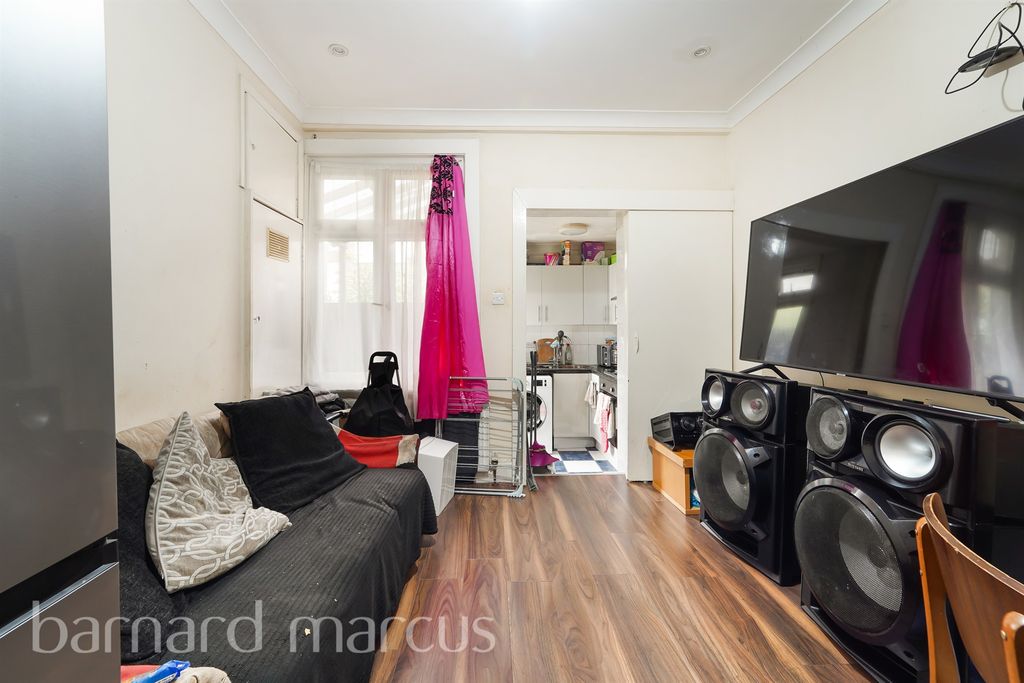 Property photo 2 of 11