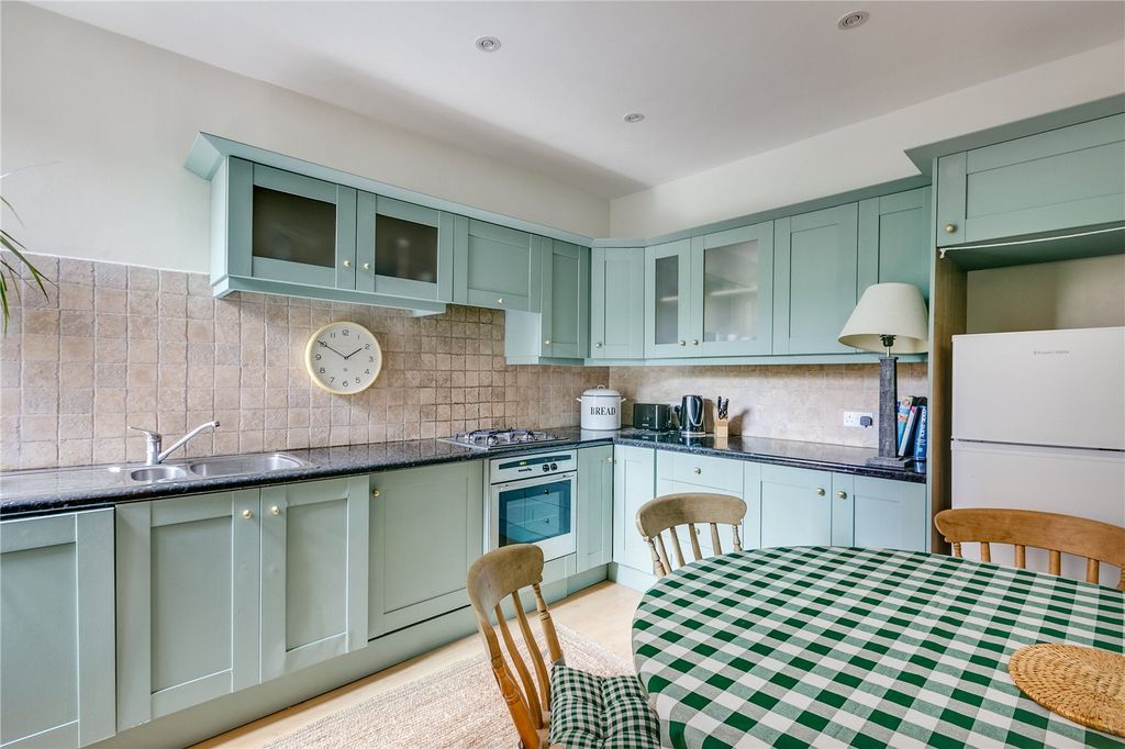 Property photo 2 of 9
