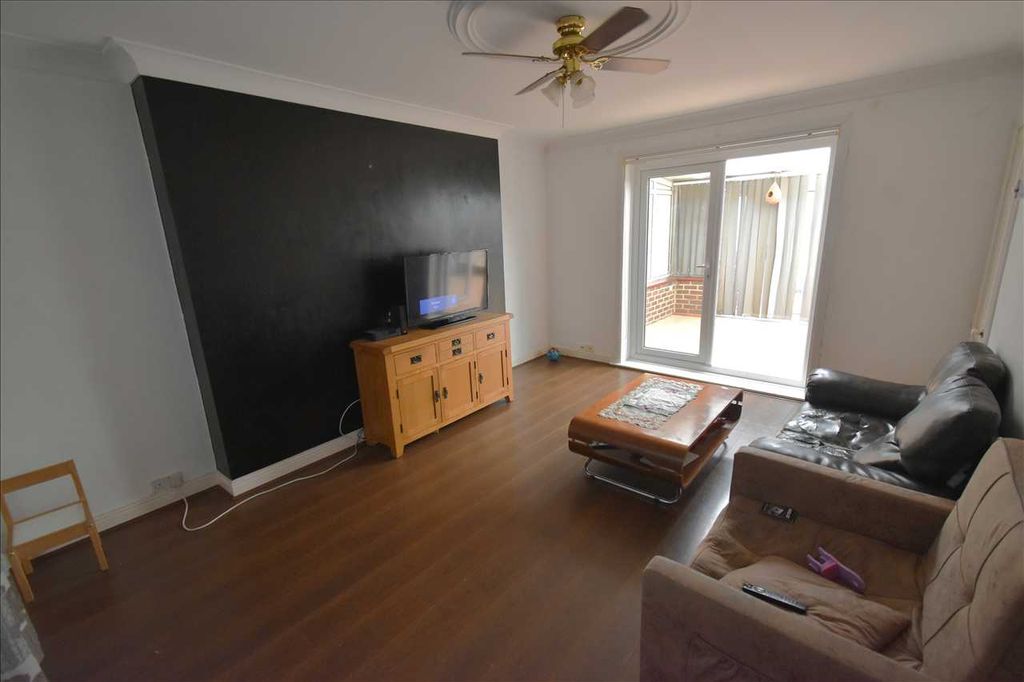 Property photo 2 of 6 Lounge