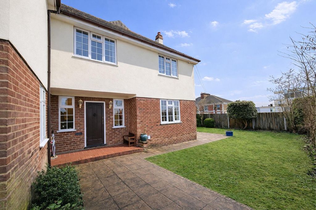 Property photo 1 of 26 Front (Exterior)