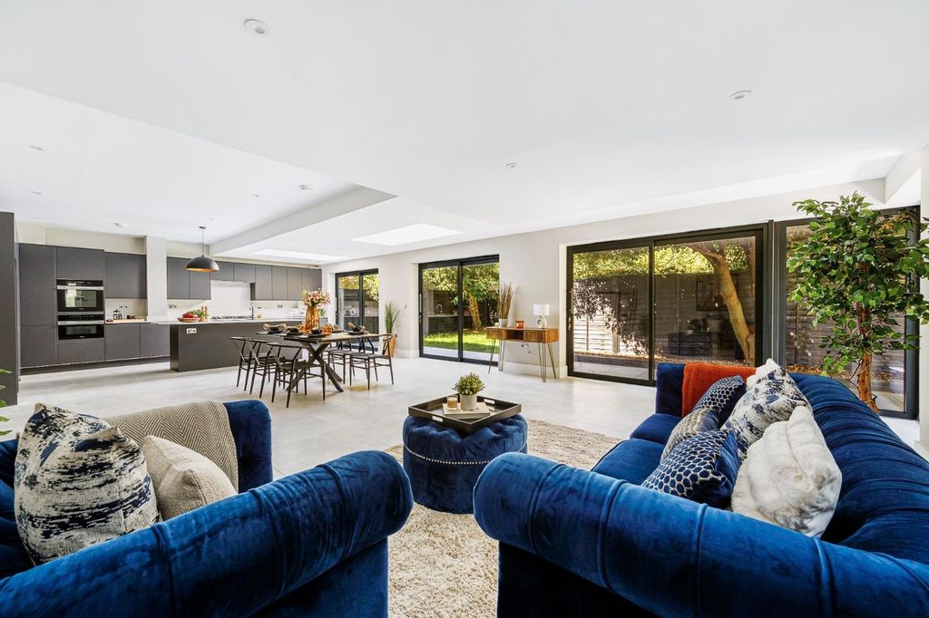 Property photo 1 of 28