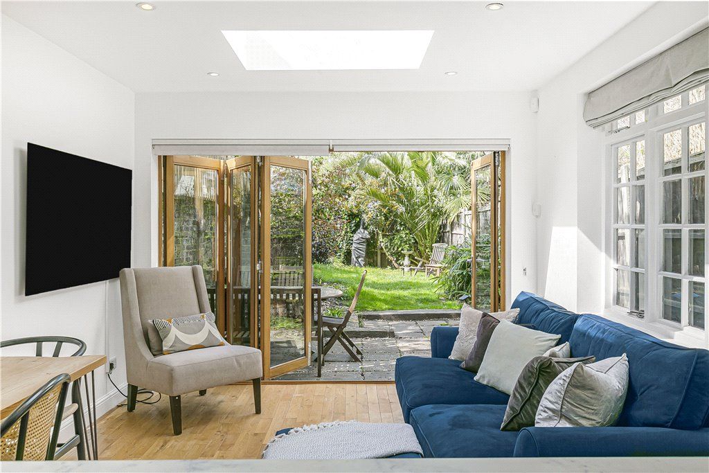 Property photo 2 of 20 Living Room