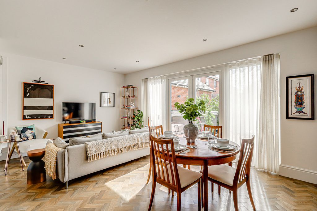 Property photo 3 of 24