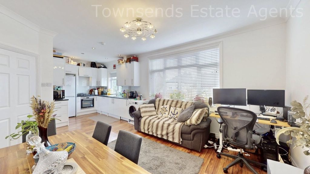 Property photo 3 of 29