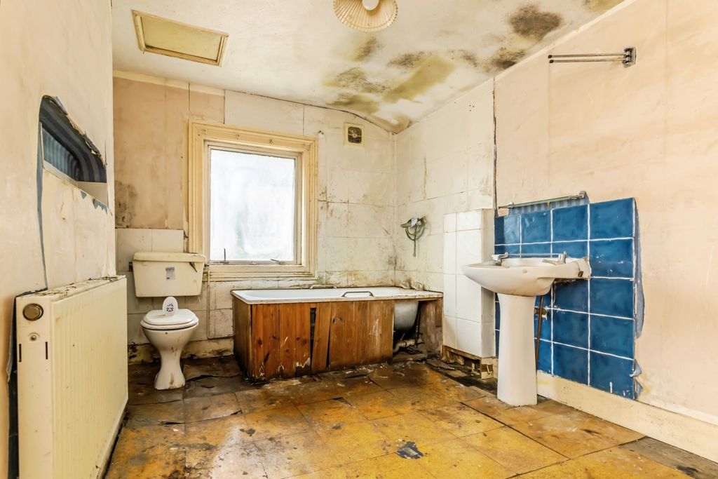 Property photo 2 of 17 Photo