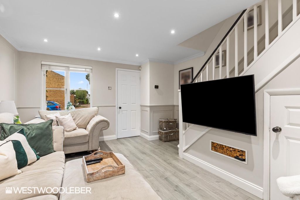 Property photo 3 of 24 Thelynch_15.Jpg