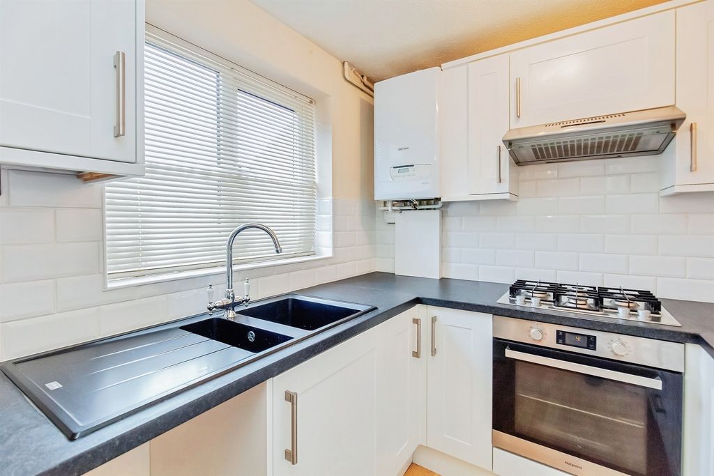 Property photo 3 of 24 Kitchen