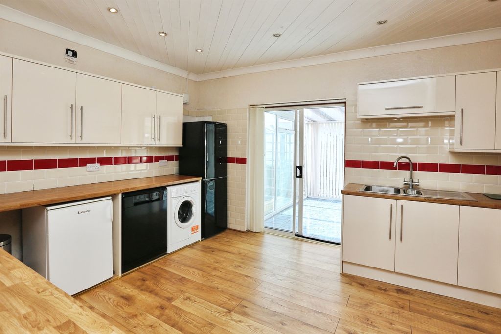 Property photo 3 of 23