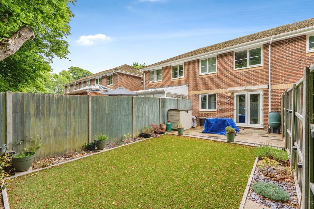 Property photo 3 of 11 Garden