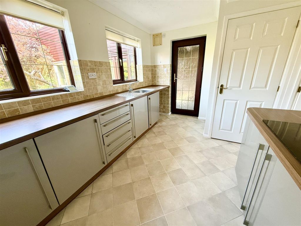 Property photo 2 of 15 Kitchen