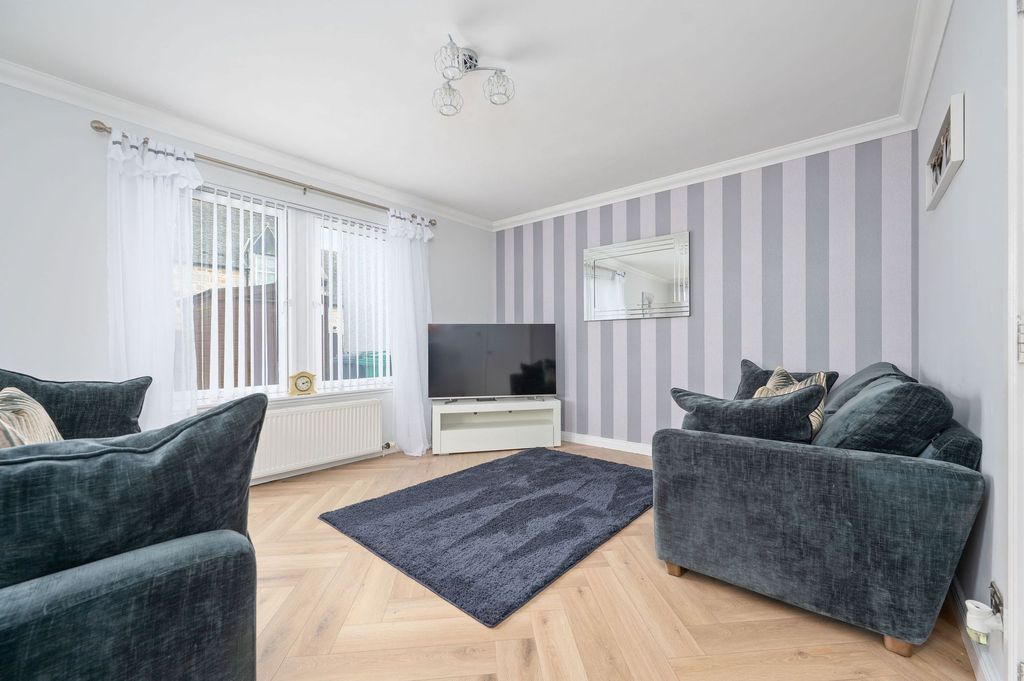 Property photo 3 of 27