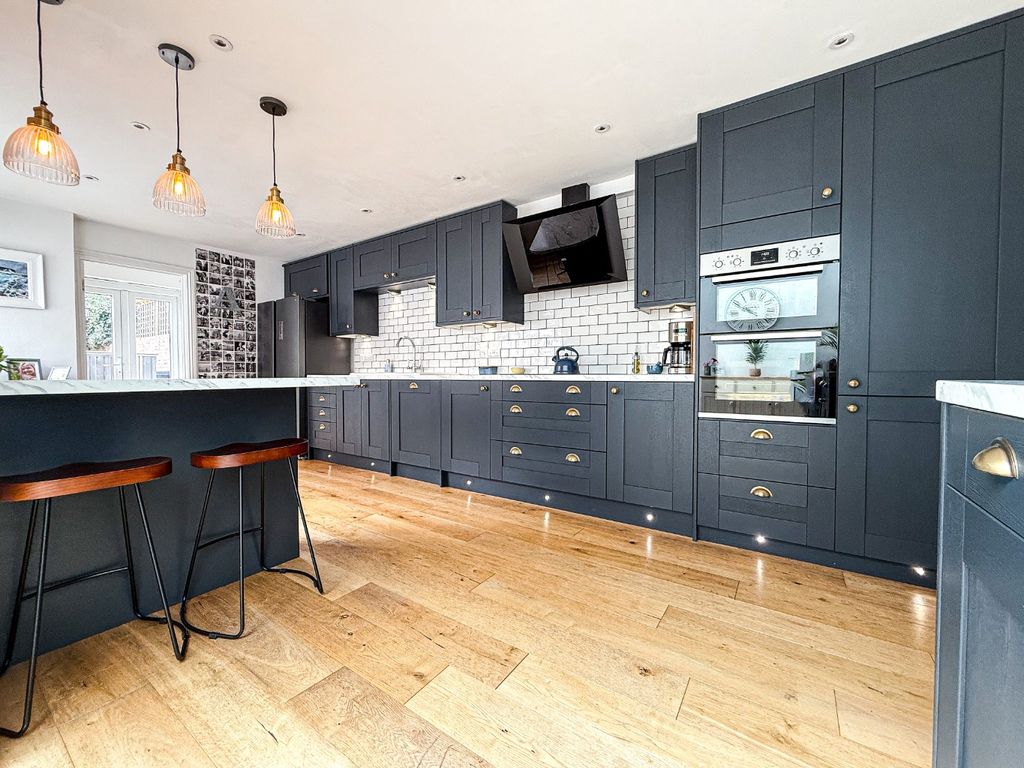 Property photo 2 of 28 4988256