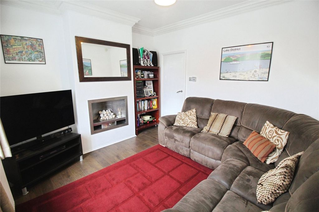 Property photo 3 of 10 Lounge