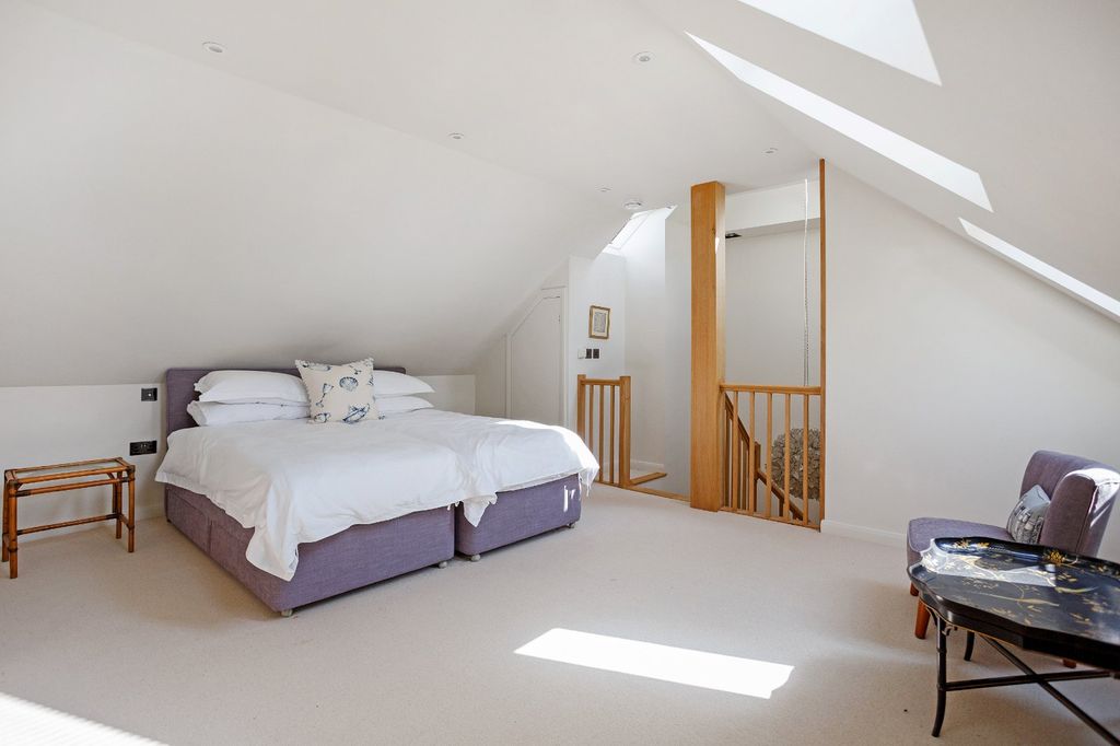 Additional image 8 of 1 bed mews for saleEast Street, Petworth, West Sussex GU28