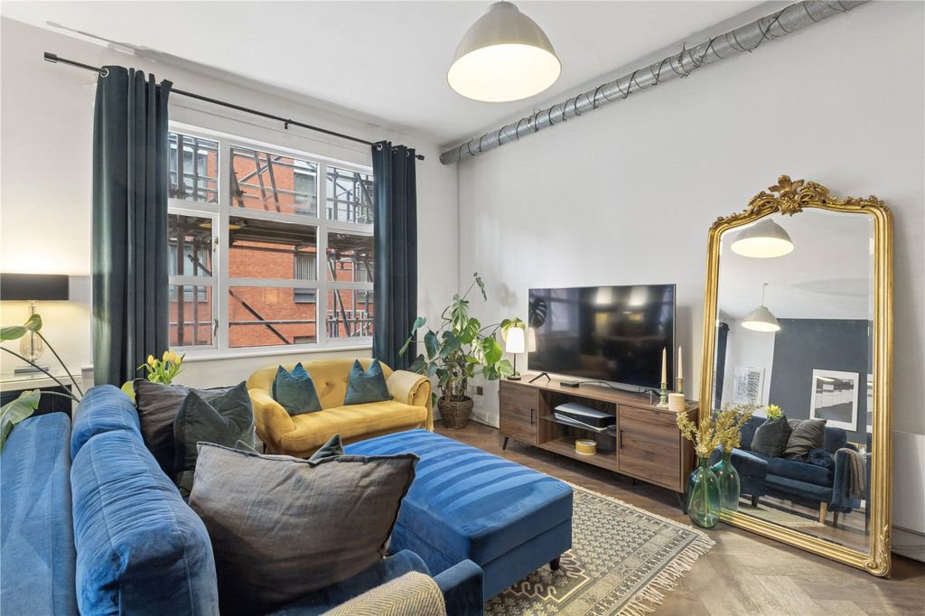 Property photo 3 of 14 Living Area