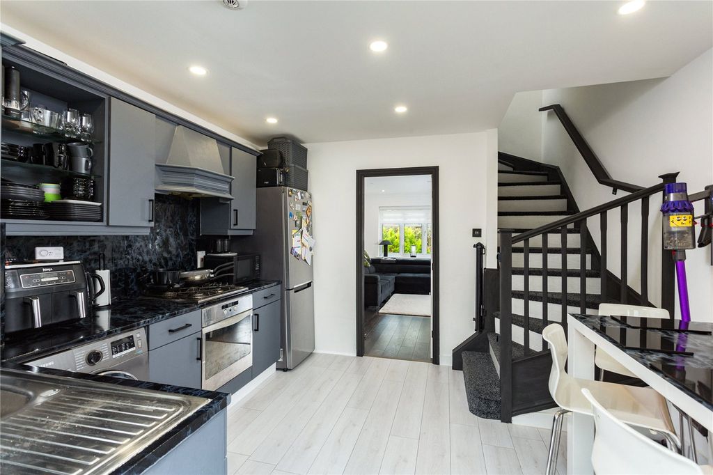 Property photo 2 of 10 Photo