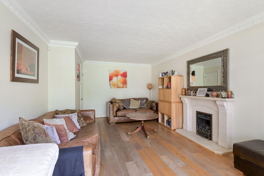 Property photo 2 of 23 Walnut Grove, 66.Jpg