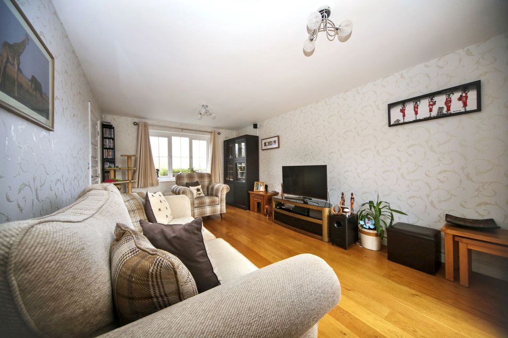 Property photo 3 of 27