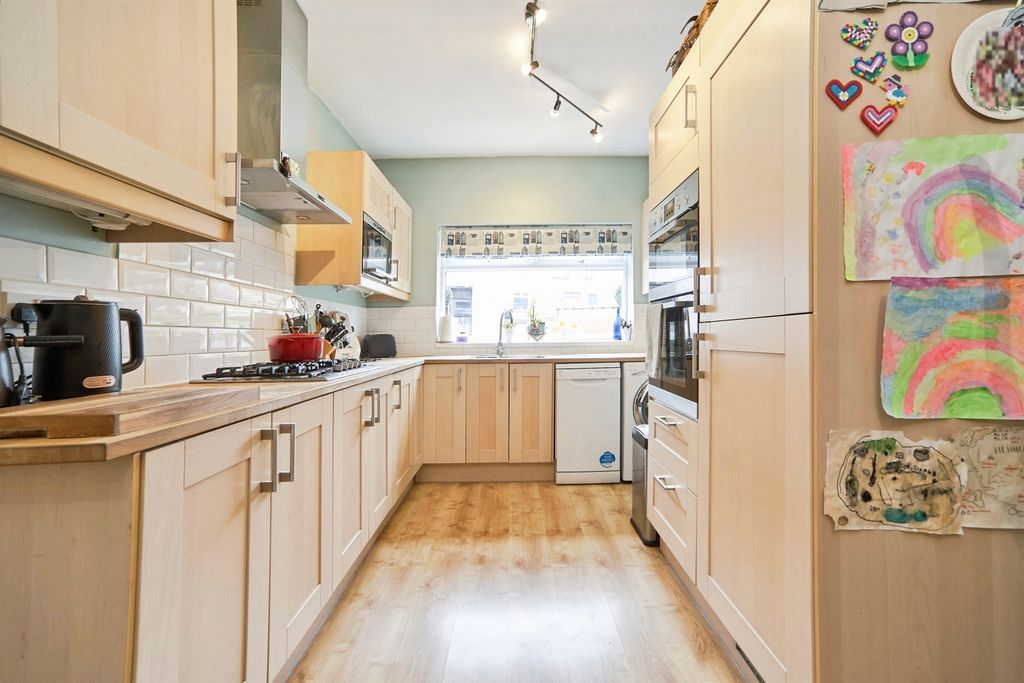 Property photo 3 of 24