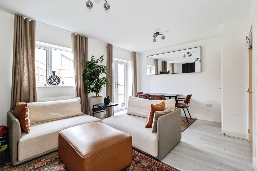 Property photo 3 of 24 Pbox-Img.Jpg