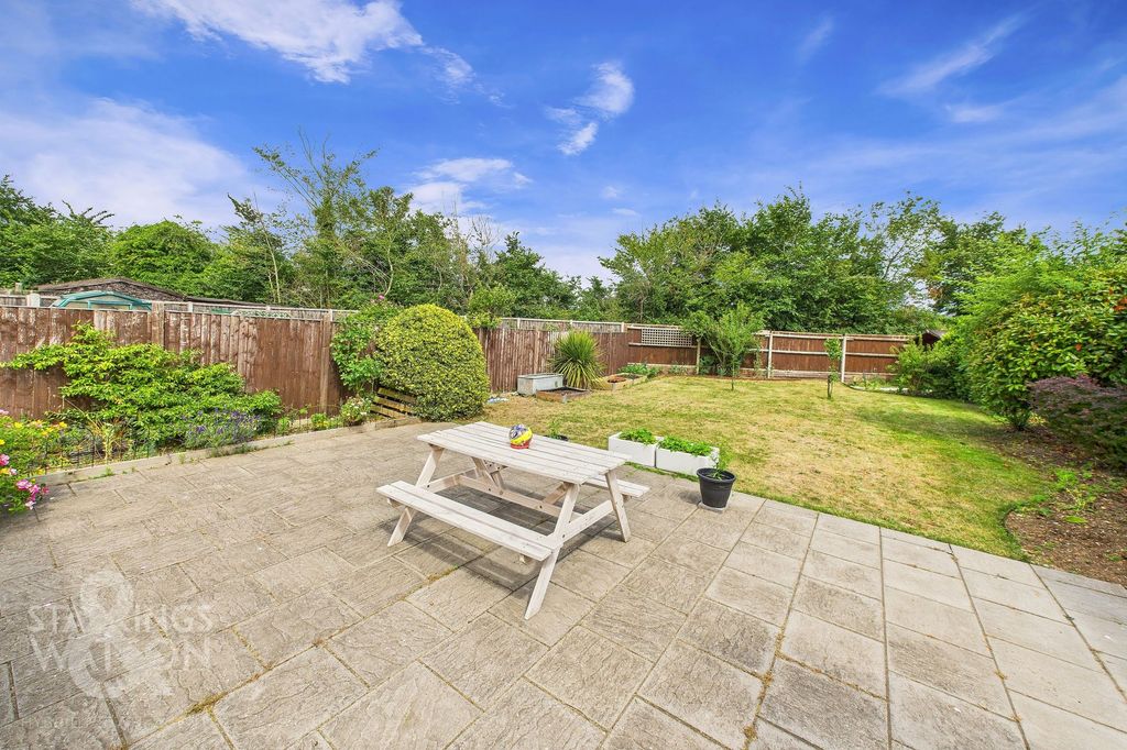 Property photo 2 of 20