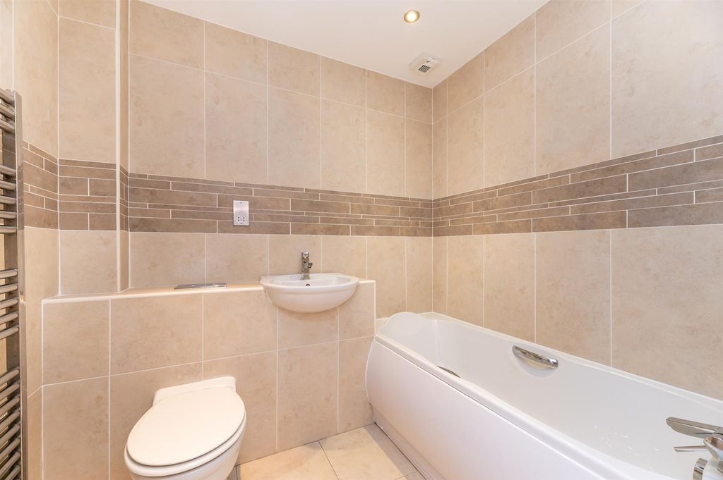 Property photo 3 of 19 Bathroom