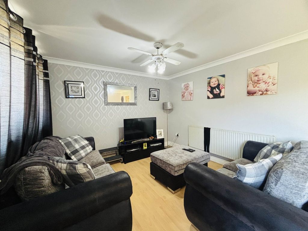 Property photo 2 of 11
