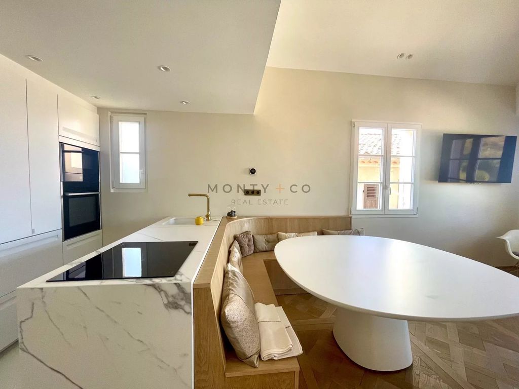 Property photo 1 of 5 Sale 2 Bedroom Village House In Saint Tropez