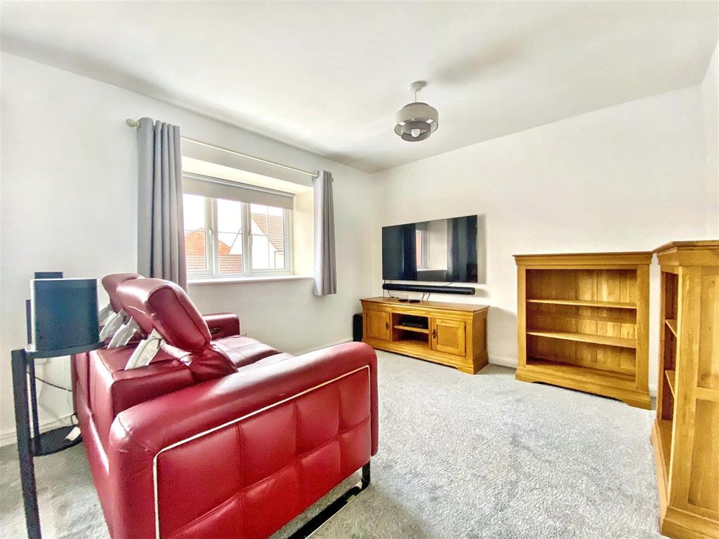 Property photo 2 of 20