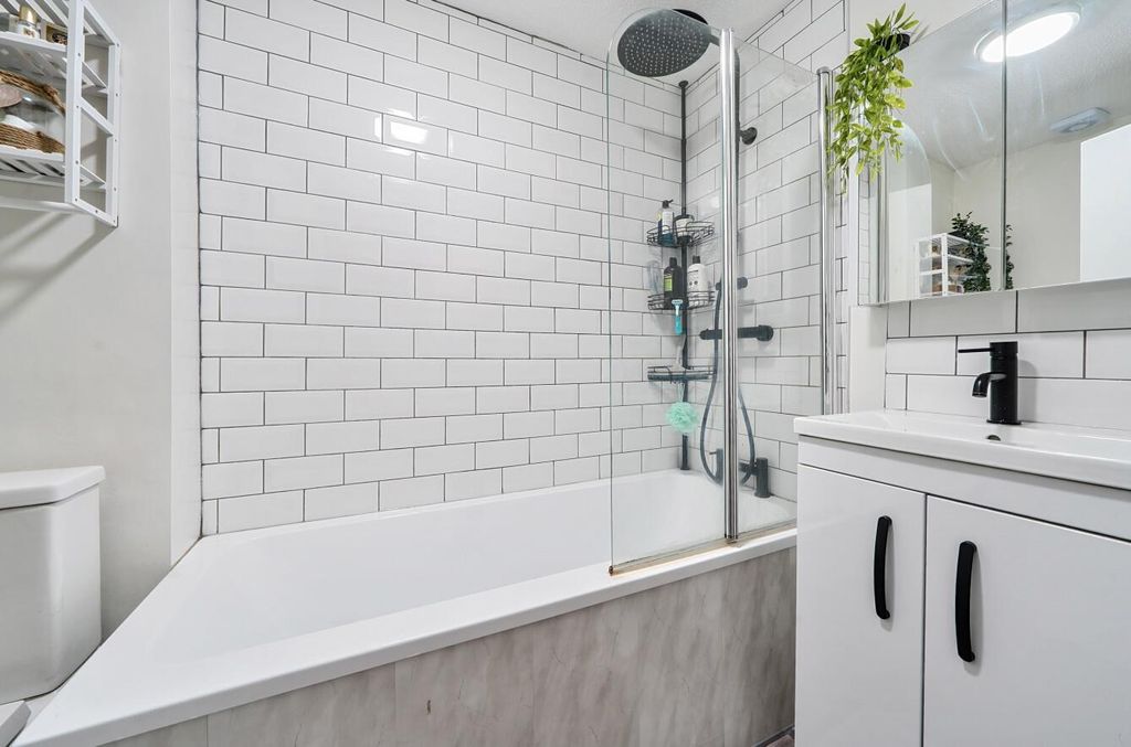 Property photo 3 of 22 1341518-23-68A460d91A6De.Jpg