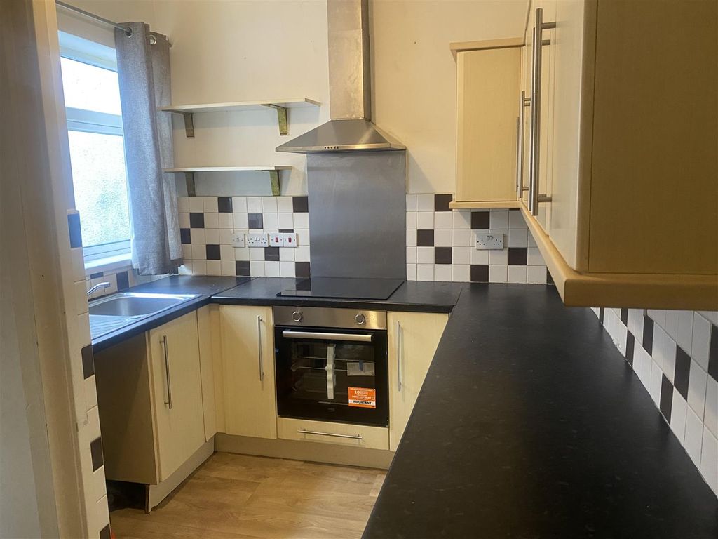 Property photo 2 of 6 Kitchen