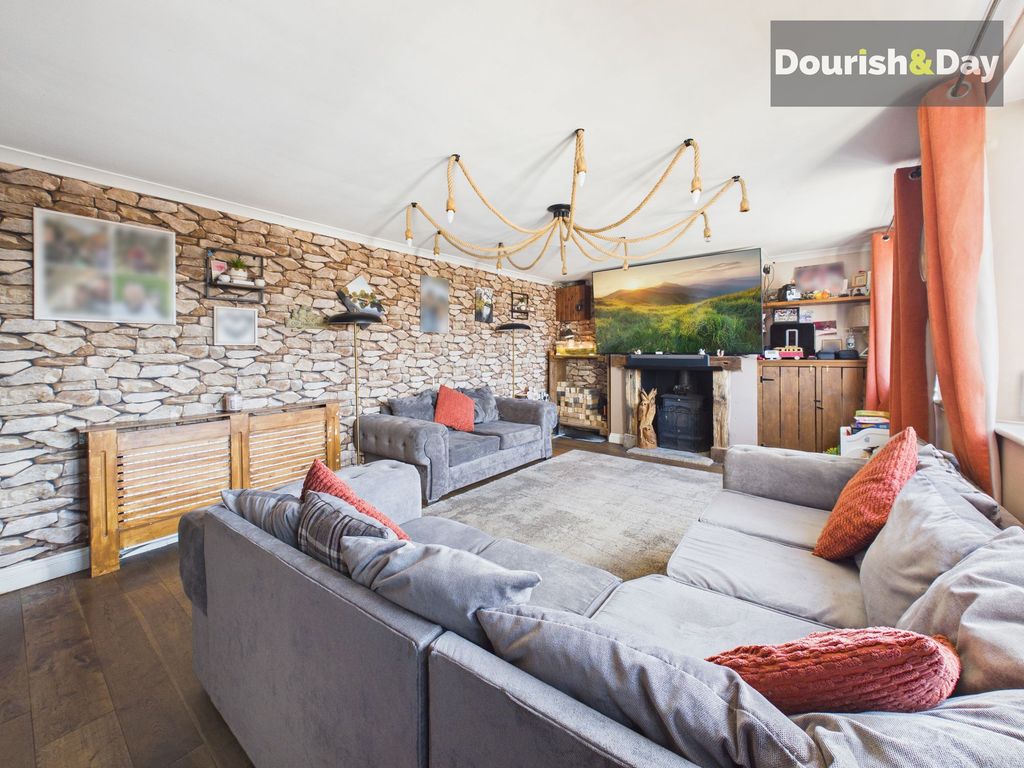 Property photo 2 of 27