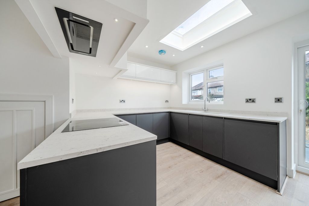 Property photo 3 of 23 1513820-4-6A90308...