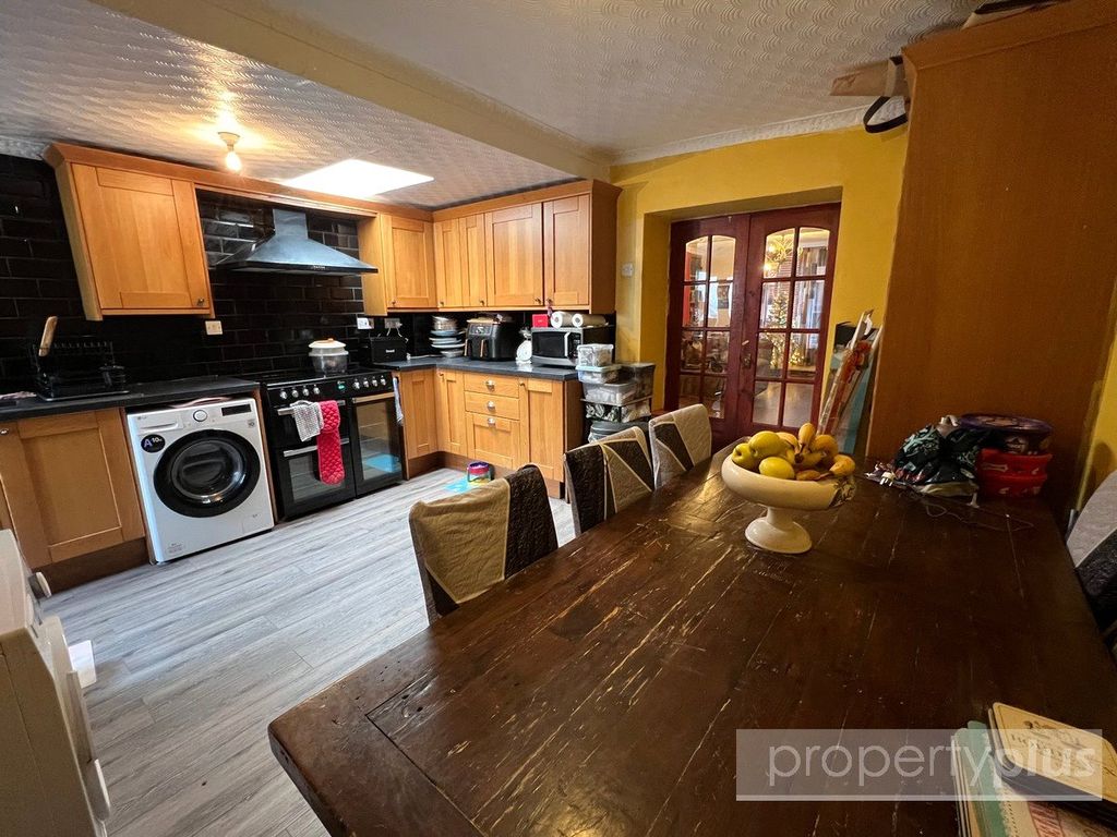 Property photo 2 of 13 Picture No. 10