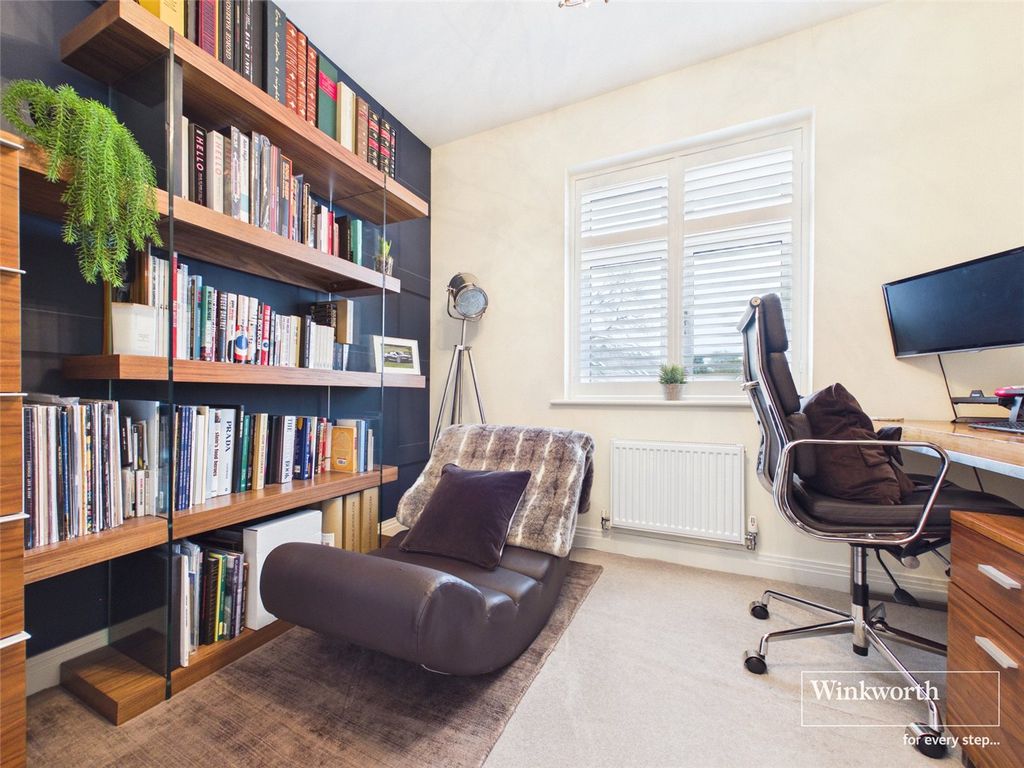 Additional image 11 of 5 bed town house for saleTutor Crescent, Earley, Reading RG6