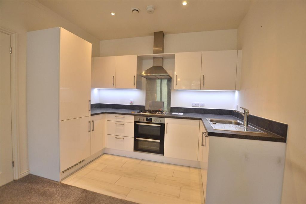 Property photo 2 of 9 Kitchen.Jpg