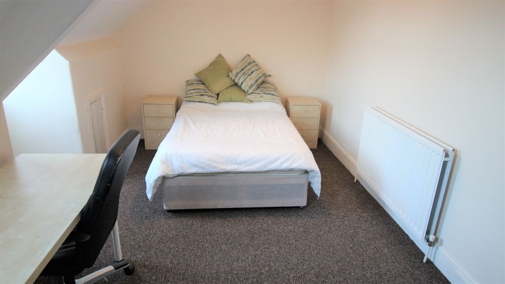 Property photo 3 of 14 77