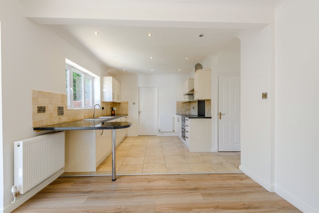 Property photo 2 of 24