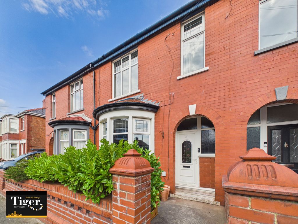Property photo 1 of 17
