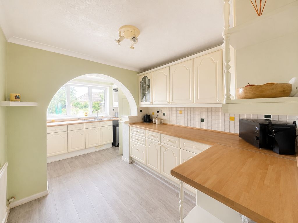 Property photo 3 of 16 Kitchen