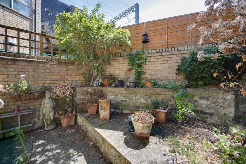 Property photo 2 of 21 Picture No. 05