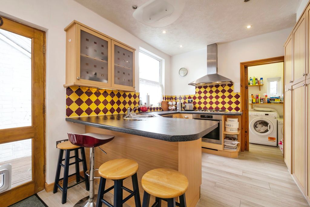 Property photo 3 of 14 Kitchen/Breakfast