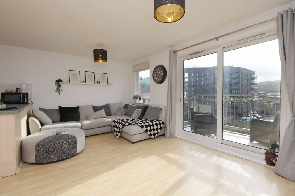 Property photo 2 of 25