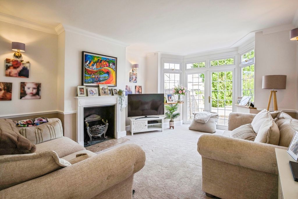 Property photo 2 of 17 Photo