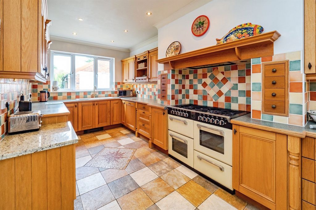 Property photo 2 of 23
