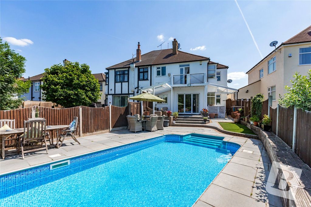 Property photo 1 of 20 Rear Garden