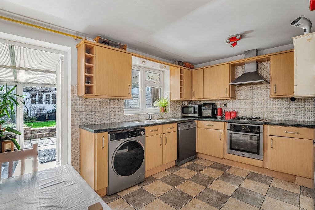 Property photo 3 of 12