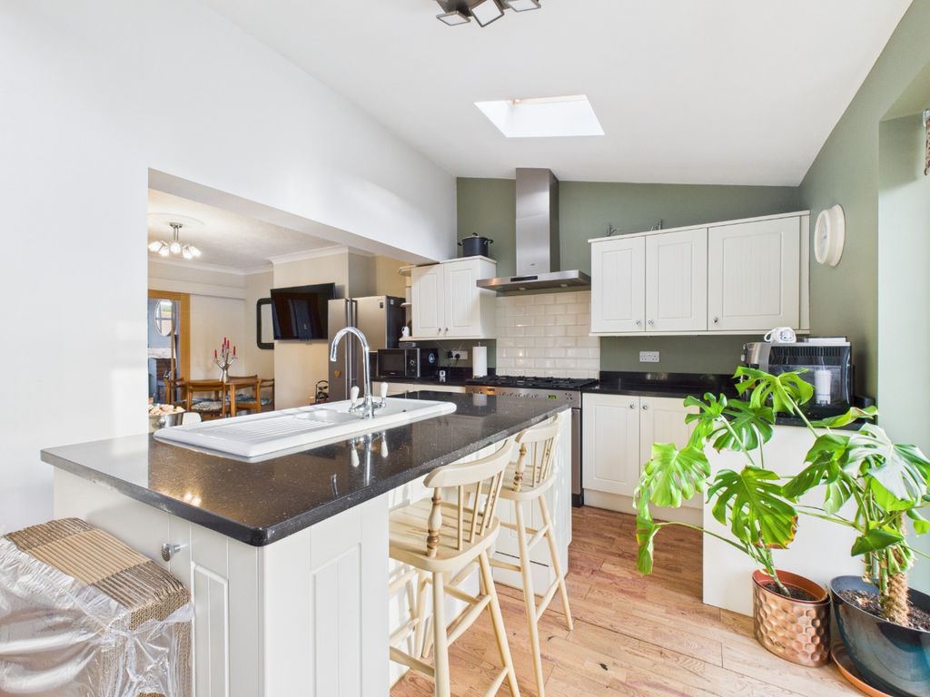 Property photo 3 of 16 4803385